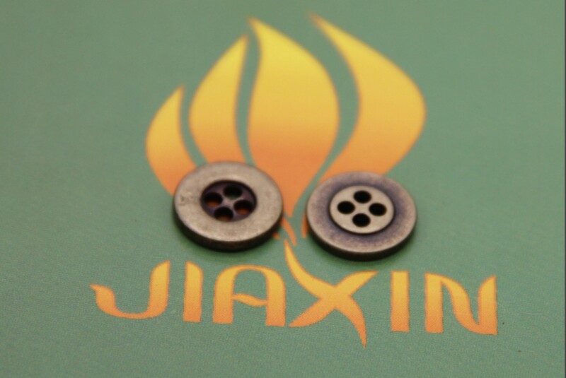FH002四孔合金钮